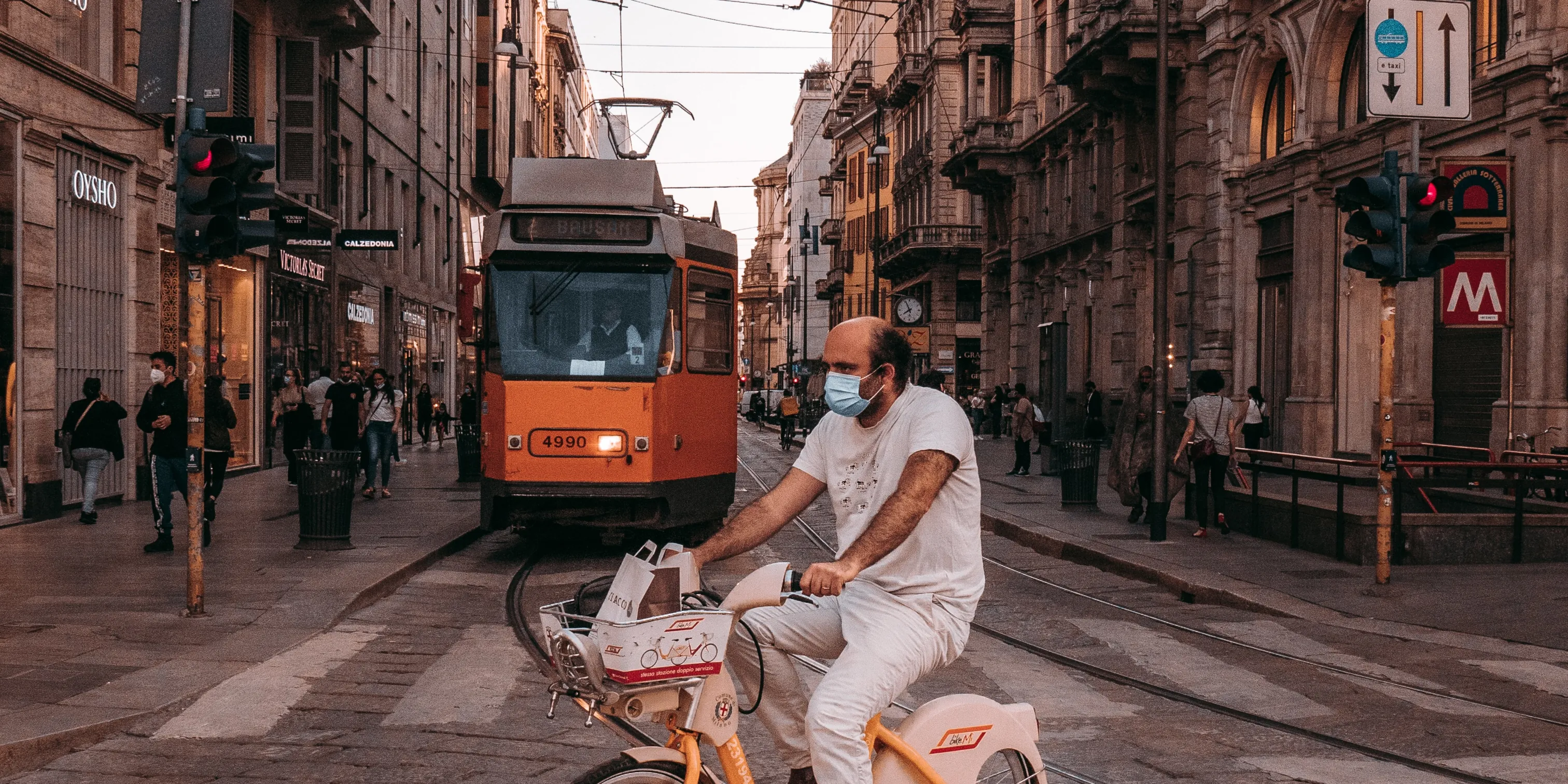 Imatge home en bicicleta